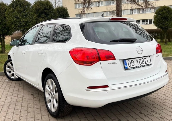 Opel Astra cena 22599 przebieg: 186000, rok produkcji 2012 z Wałbrzych małe 407